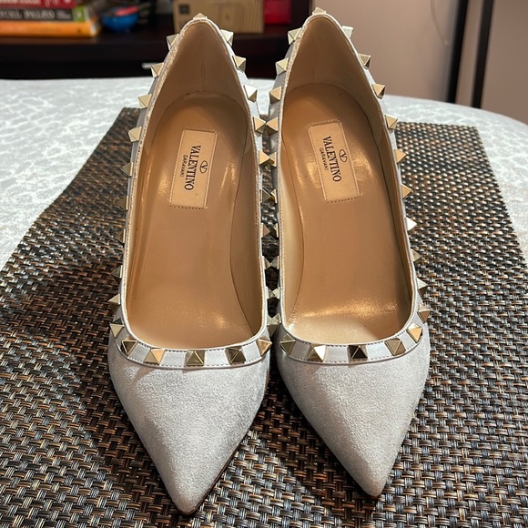 Brand New Grey suede Rockstud Valentino pumps 3.25” heel - Picture 2 of 7